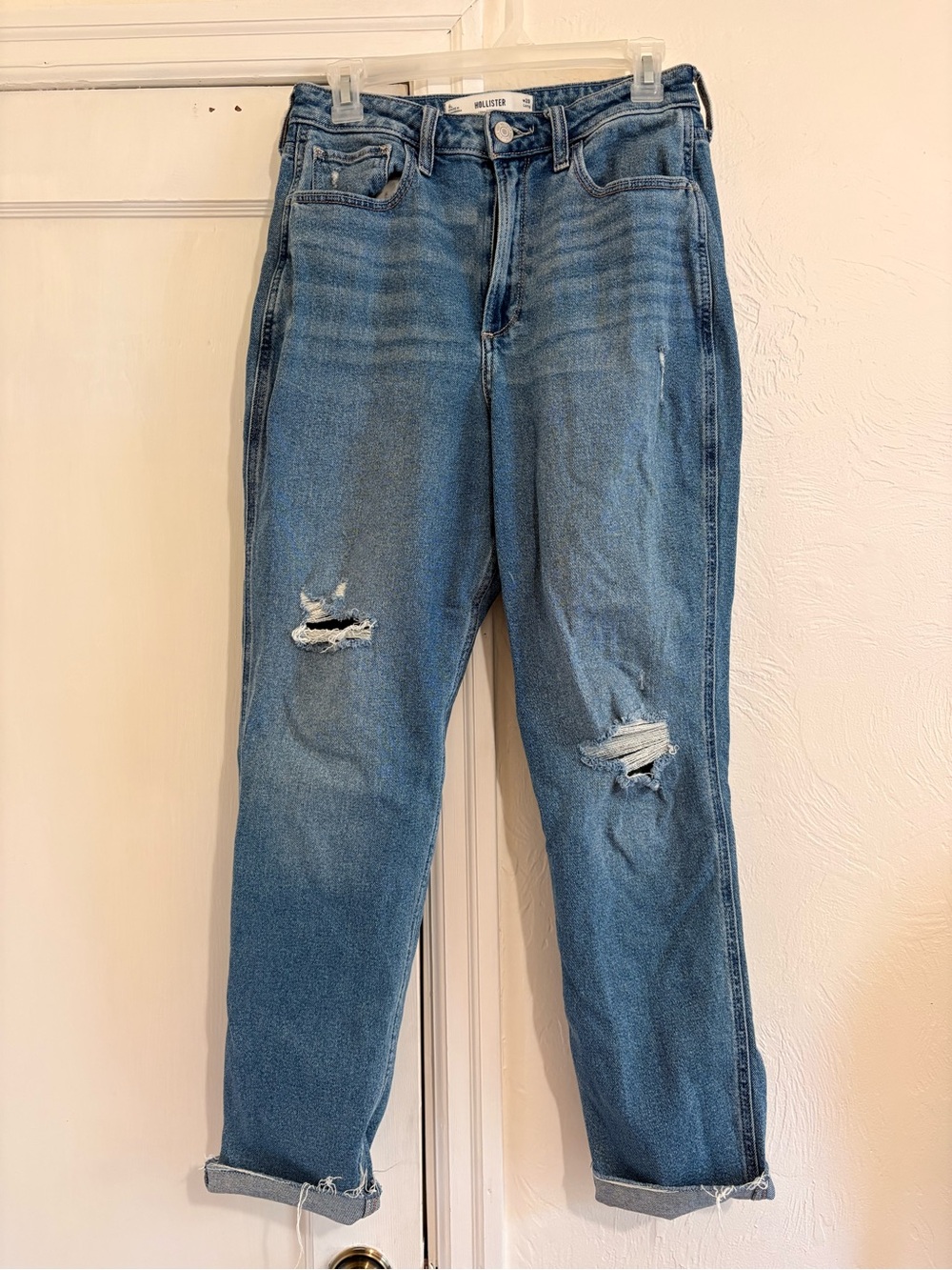 Hollister Ultra High Rise Curvy Mom Jean